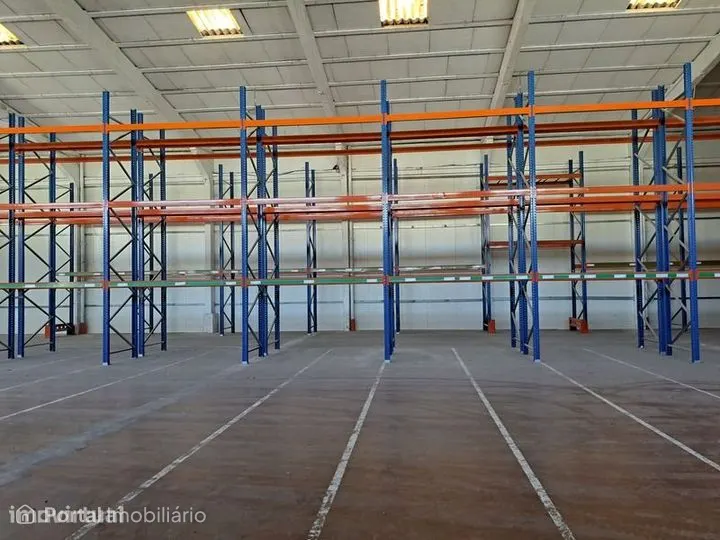 Warehouse for rent in Santa Maria, São Pedro e Matacães