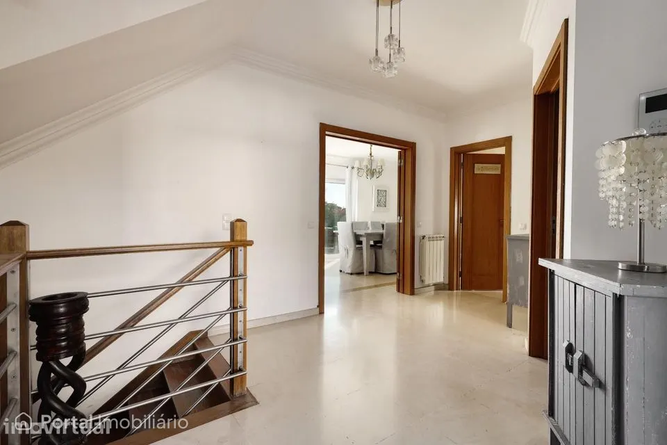 Moradia T4+1 com Piscina, Jardim e Três Pisos | Estoril