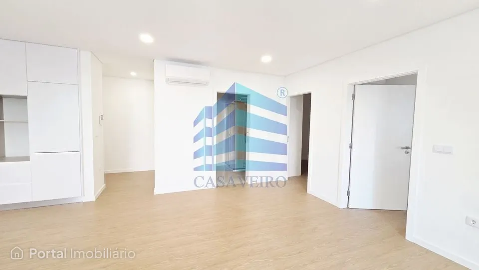 Apartamento T1 +1 no centro de Esgueira