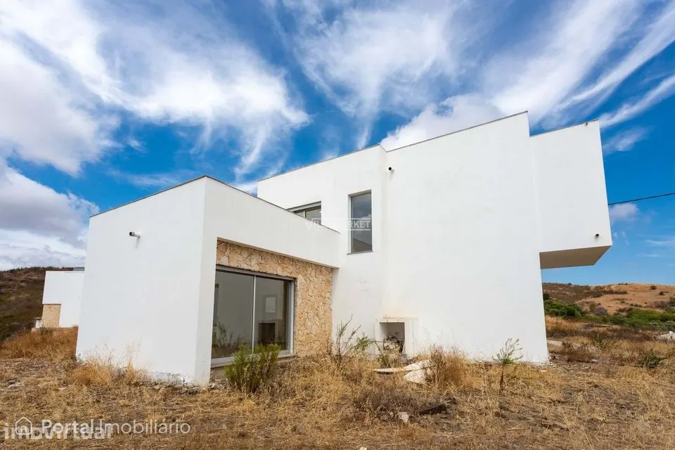 VILLA V3 composta por 2 andares com 435 m2 de terreno situada em Cotov
