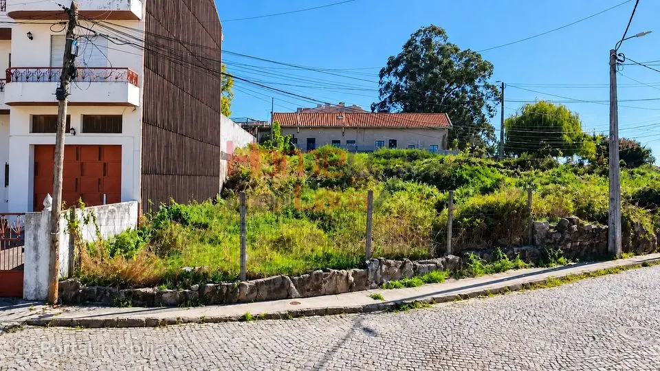 Land for sale in Baguim do Monte (Rio Tinto)