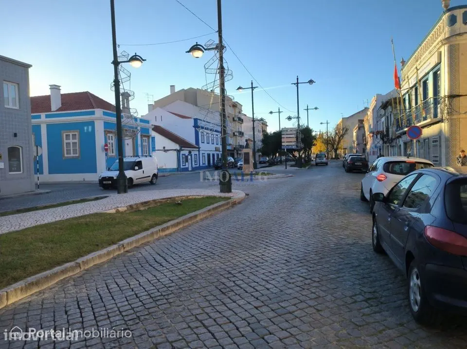Prédio arrendado no centro do Montijo – rendimento 1.270 €/mês