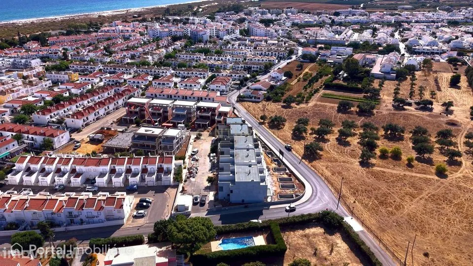Moradia T3+2 com piscina privada a 5 minutos da praia