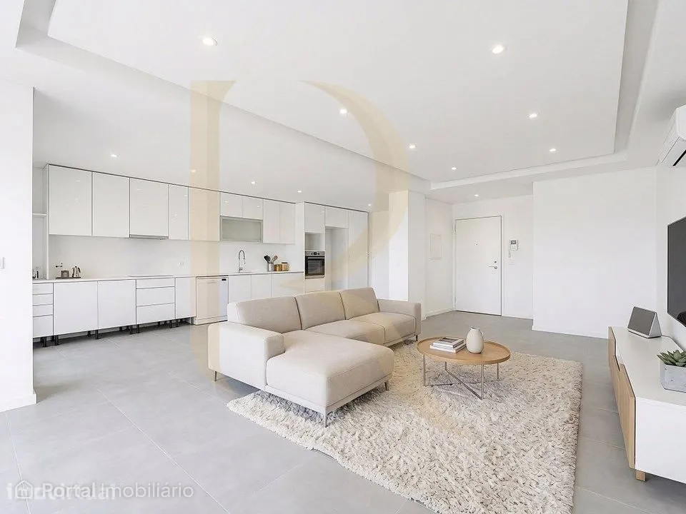 Apartamento T3 novo com terraço, parqueamento e arrecadação em cond...