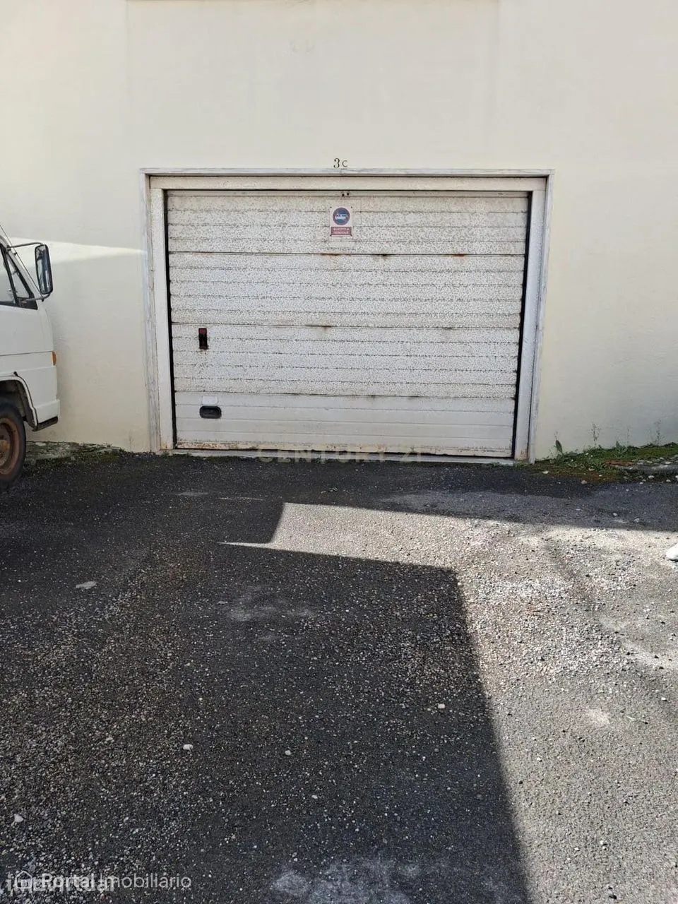 Garagem, Algueirão-Mem Martins, Rua dos Lírios