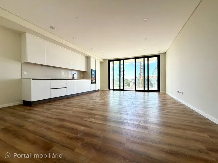 Apartamento T2 inserido num segundo andar