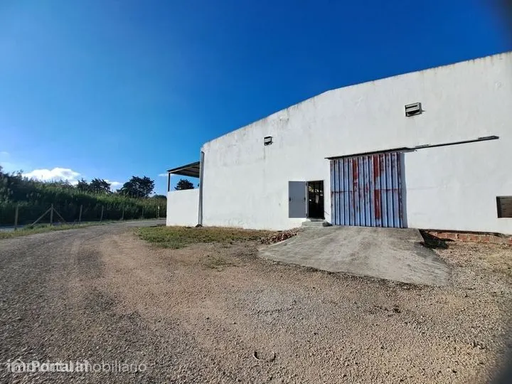 Warehouse for rent in Santa Maria, São Pedro e Matacães