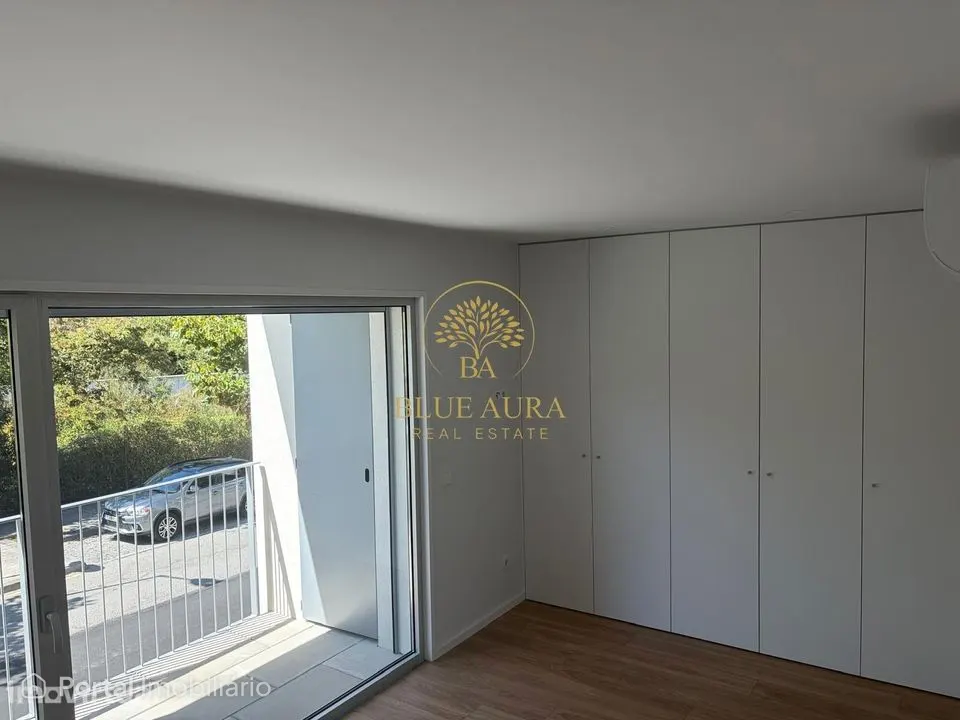 T1 Pronto a Habitar junto ao Metro - Com Varanda e Garagem