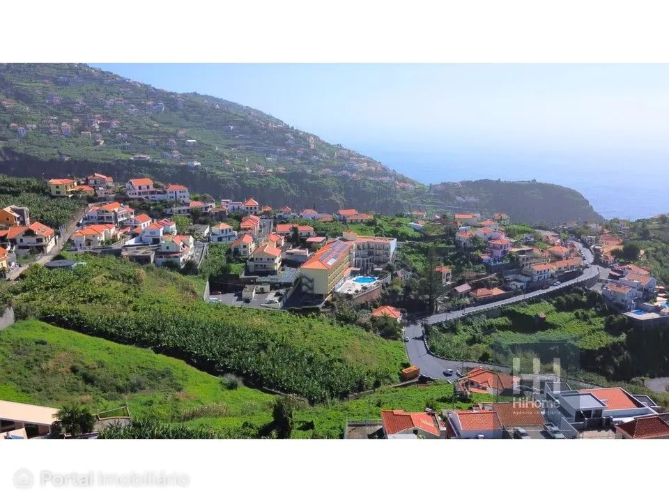 Terreno para construção de moradias com vista mar na Ribeira Brava