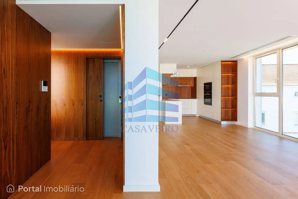 Apartamento T3 com Terraço no Cais do Alboi