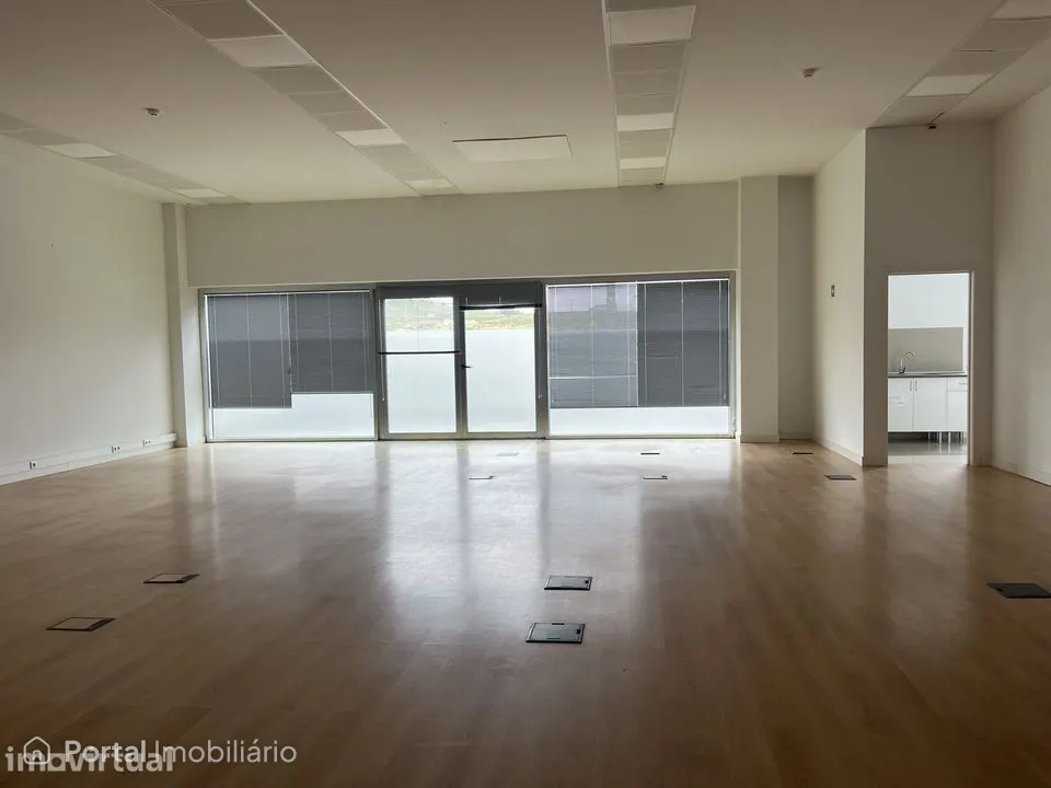 Shop for rent in Santa Maria, São Pedro e Matacães