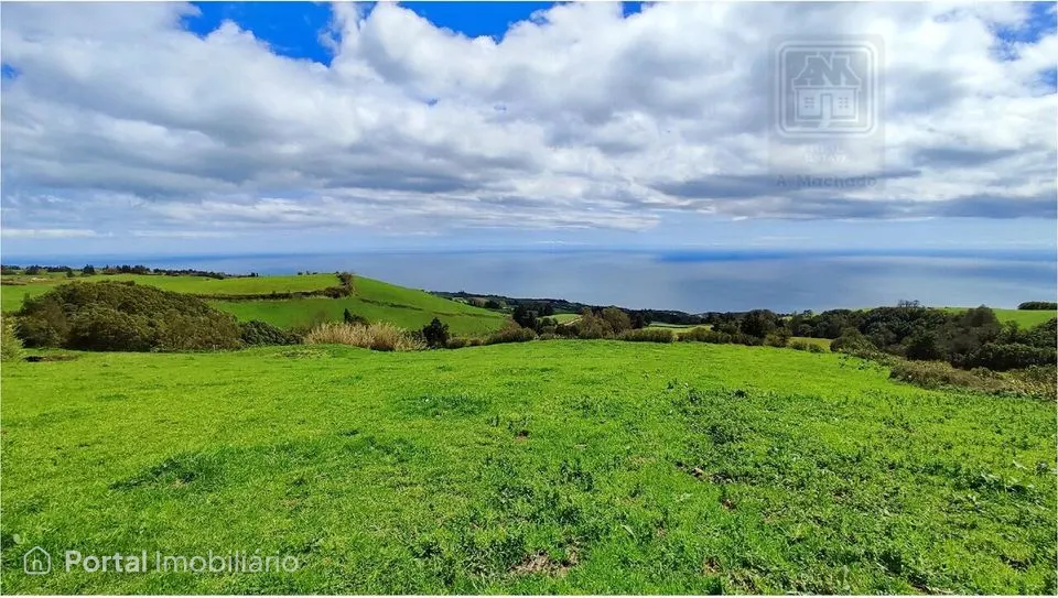 TERRENO (Prédio Rústico) com 10.980m² (quase 8 alqueires) de área total registada