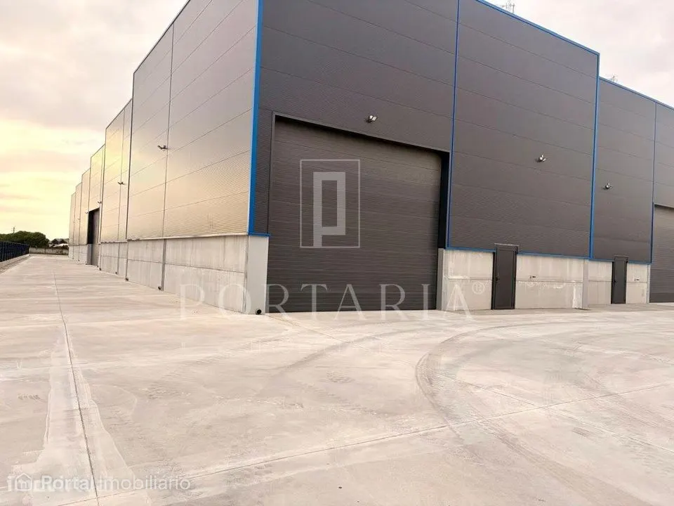 Armazém novo na Zona Industrial de Aveiro