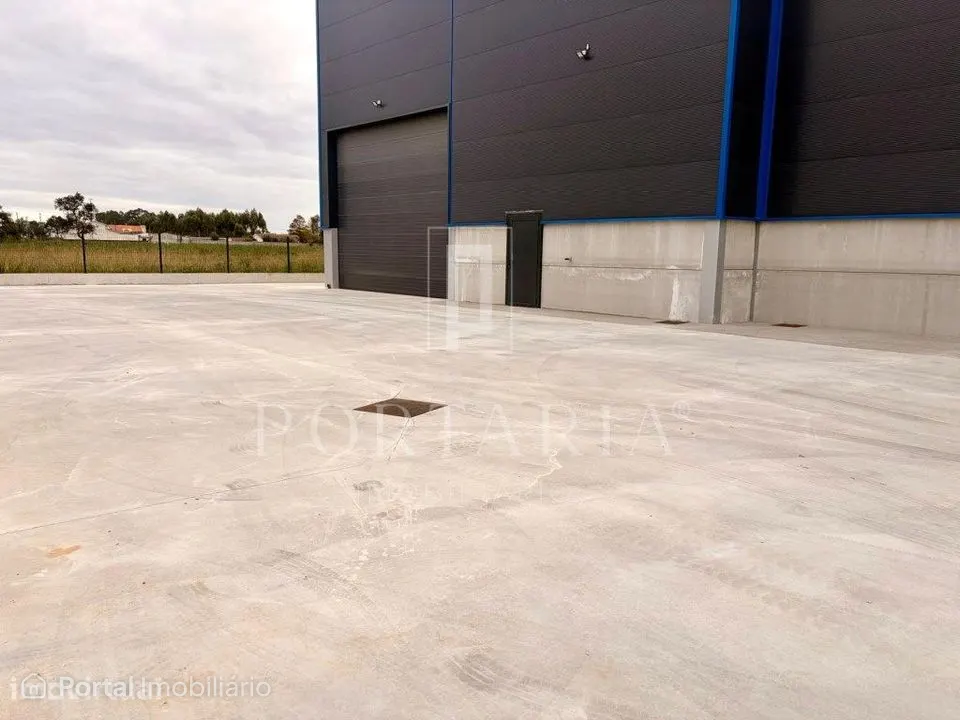 Armazém novo na Zona Industrial de Aveiro