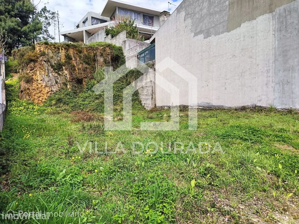 Lote 480m² em Gens para construção de moradia geminada
