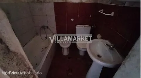 Moradia V3 da banca composta por 2 pisos situada na Bairro da Esperanç