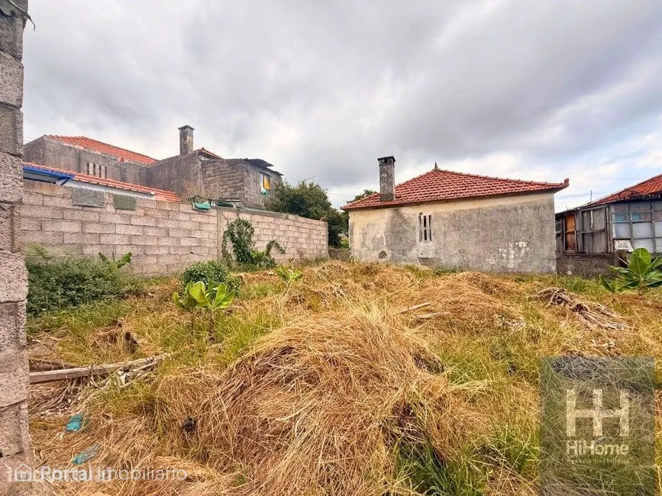 Terreno de 614 m² com Duas Moradias e Rentabilidade - Livramento