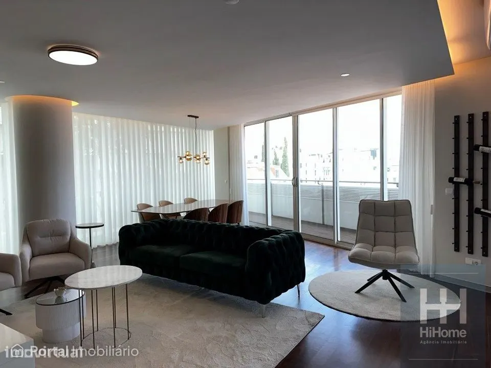 Apartamento T4 mobilado no Edificio Funchal Centrum