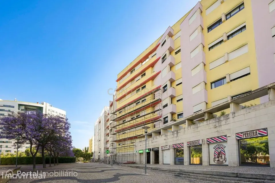 Oportunidade Única. Loja Comercial de 50m² no Parque das Nações Norte