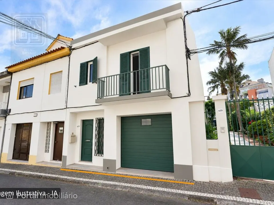 Moradia geminada / 4 quartos / garagem / quintal e terraço / São Pedro