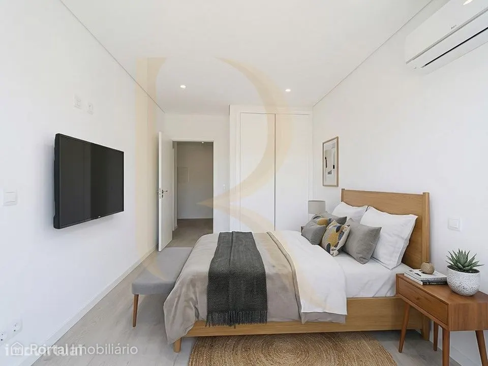 Apartamento novo T2 com elevador, parqueamento e arrecadação em con...