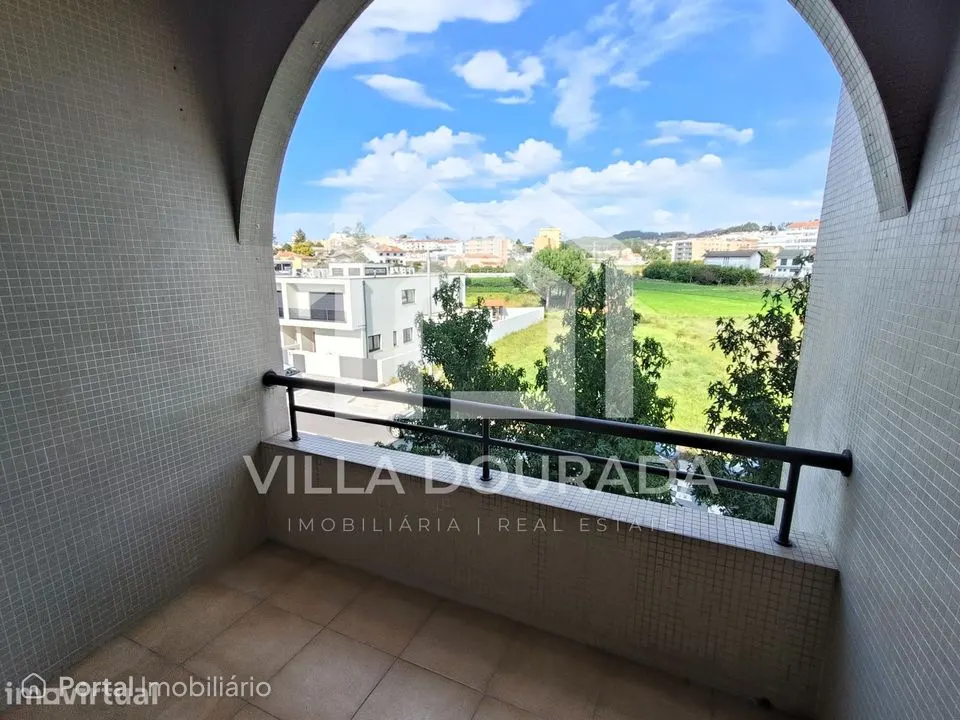 Apartamento T3 renovado em Rio Tinto, Gondomar, com garagem e lareira