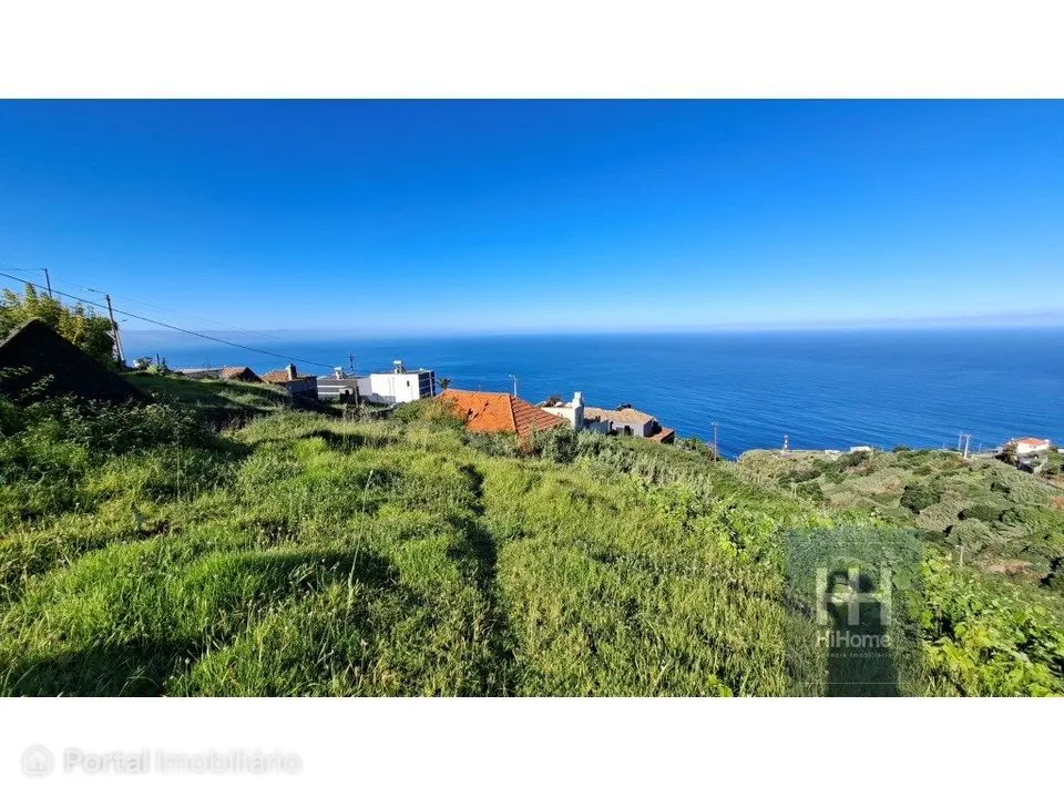 Tereno Urbanizável , amplo e plano, com palheiro, fantastica vista ...