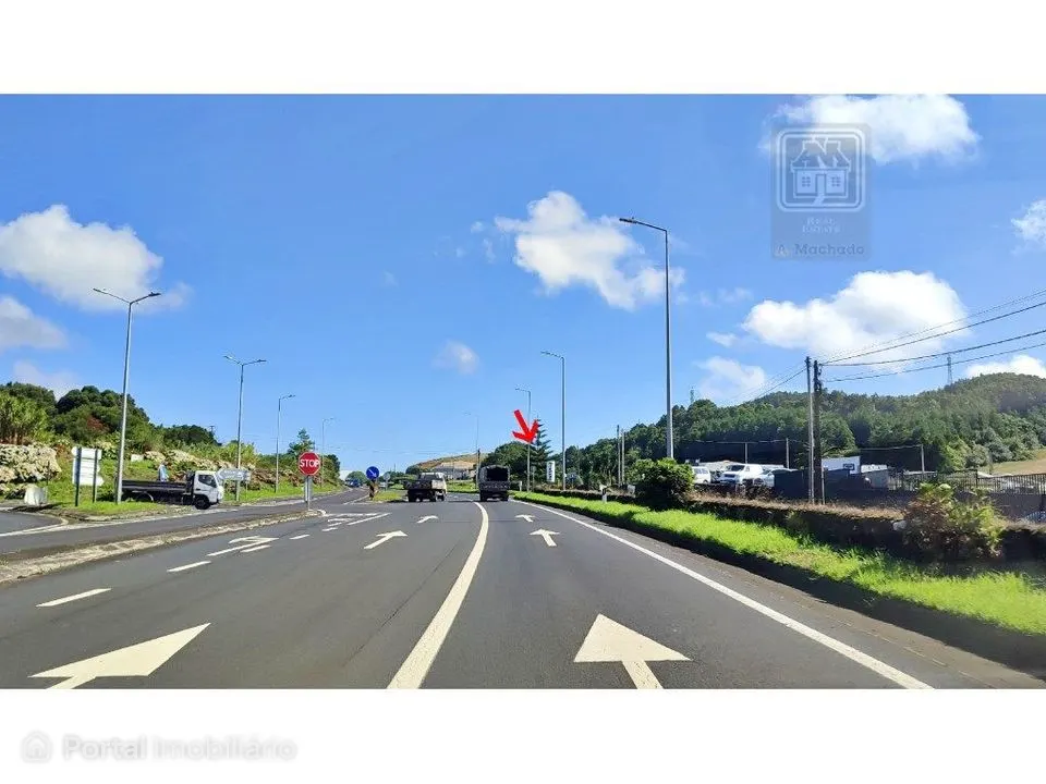 Amplo TERRENO em zona Industrial com potencial construtivo - Pico d...