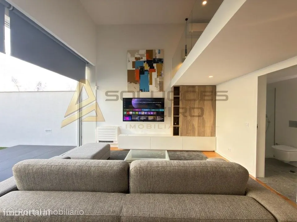 ARRENDAMENTO: Apartamento T1 de Luxo Mobilado e Equipado - Centro d...