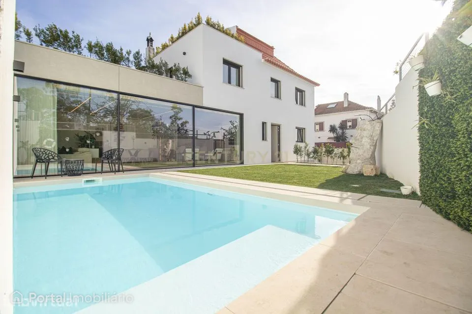 Moradia T4 totalmente reconstruída com piscina de água salgada aquecid