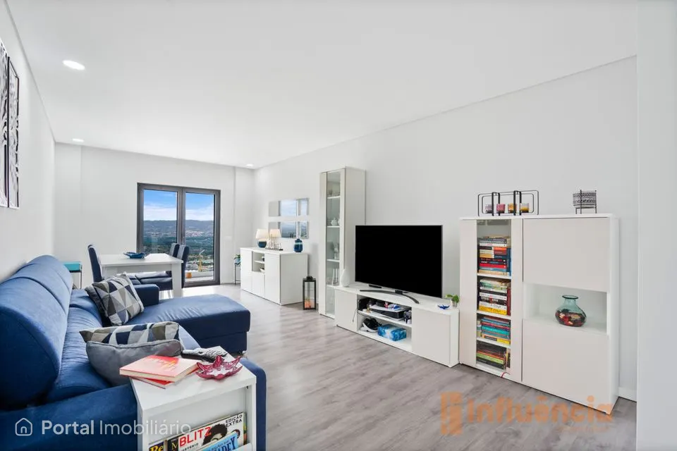 Apartamento T3 Semi-Novo com varandas | Covilhã