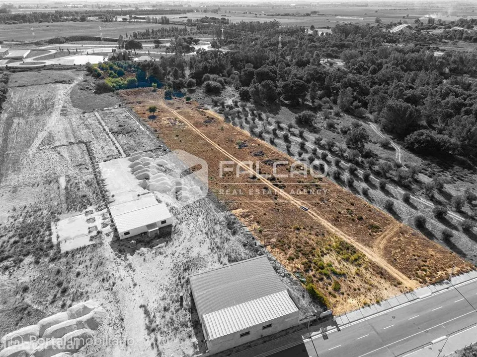 Terreno Venda junto á base do Mercadona em Almeirim