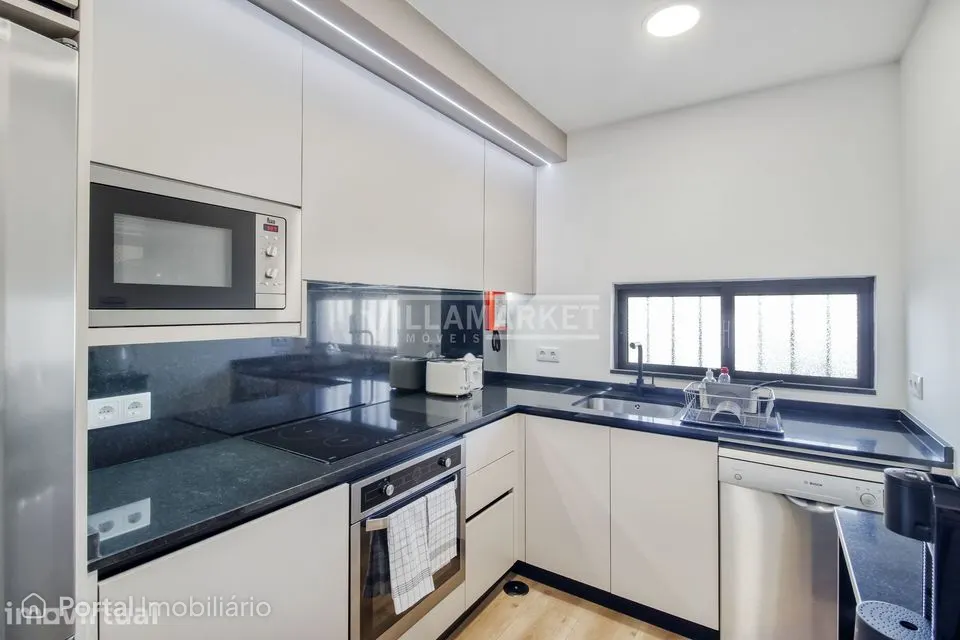Apartamento T2 Duplex com vista mar remodelado, mobilada e equipado co