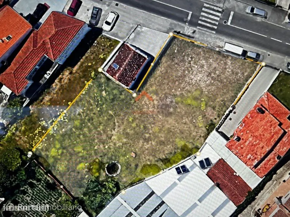 Terreno a Venda em Aradas próximo ao Centro Comercial Glicínias!!
