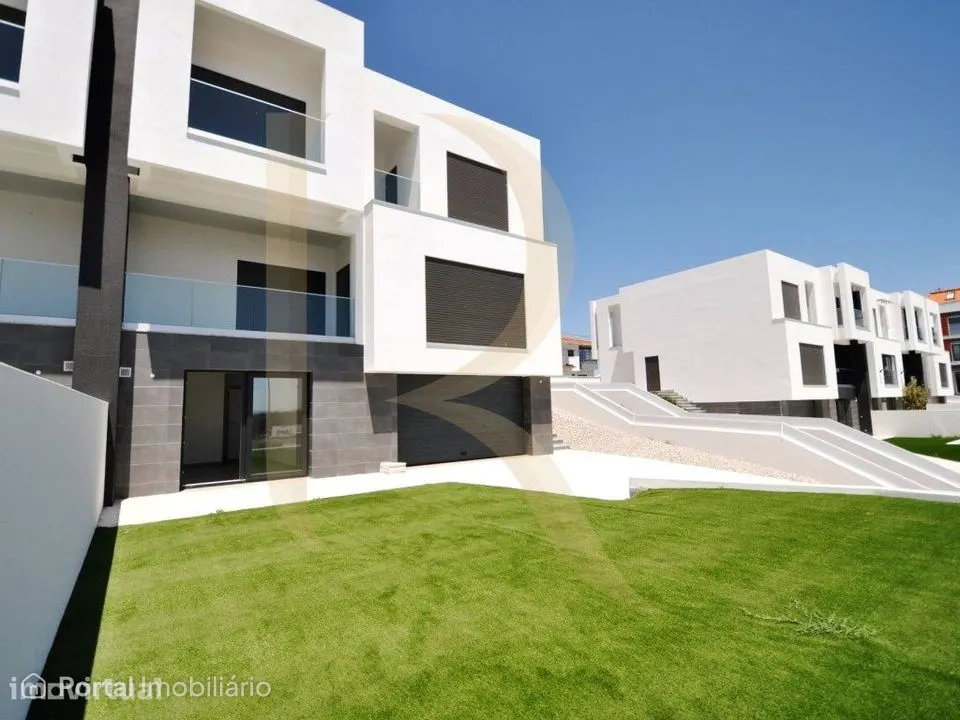 Moradia geminada T5 nova com garagem em Vale de Milhaços - Quinta d...