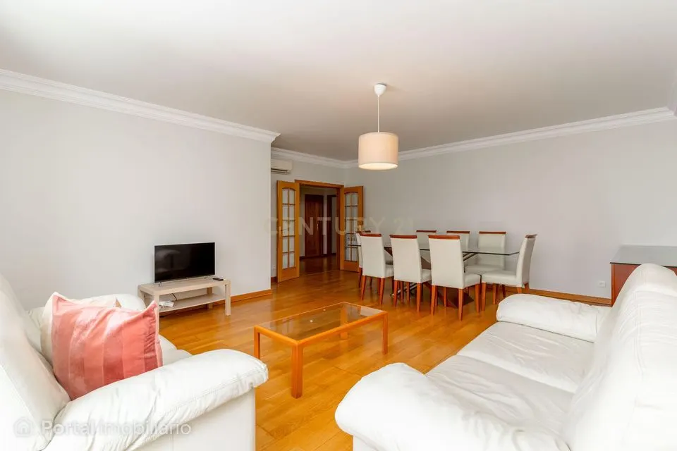 Apartamento T3 com 170,51 m² no Parque dos Príncipes, Lumiar - 2.700 €