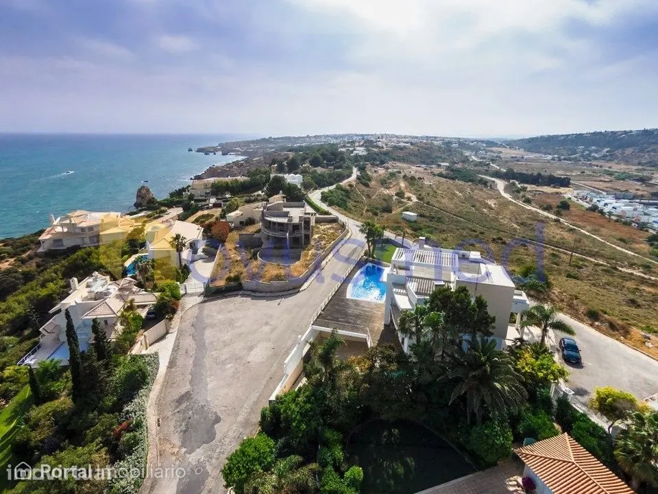 Moradia com 5 quartos e piscina em linha de mar Albufeira Algarve