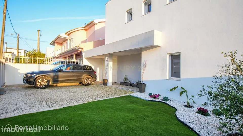 Moradia T3+1 de Luxo COMO NOVA com Piscina | Próxima da Praia