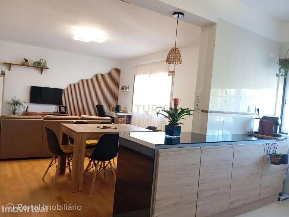 Apartamento T2 para Venda em Casal de Cambra, com Garagem e Arrecadaçã