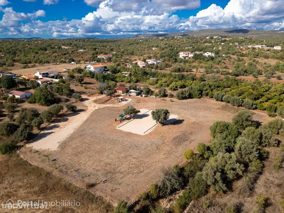 Terreno rústico com 8.280 m² com furo de água situado na Ribeira de Al