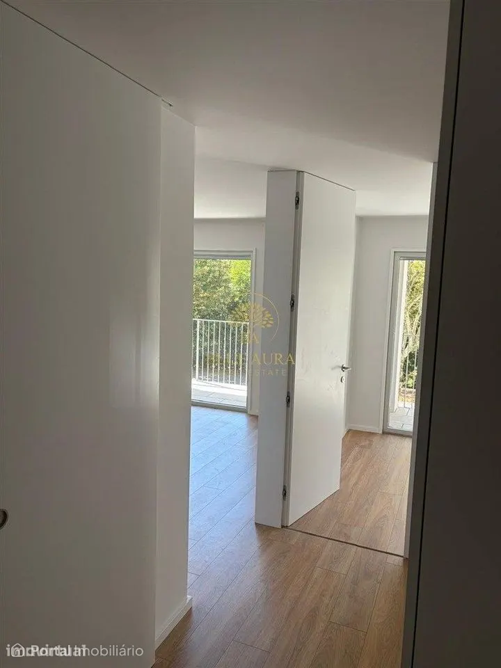 T1 Pronto a Habitar junto ao Metro - Com Varanda e Garagem