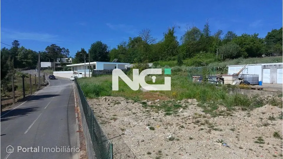 Terreno à venda em Guimarães