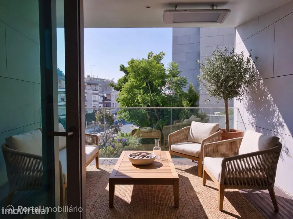Apartamento T1 com duas varandas, estacionamento e arrecadação,...
