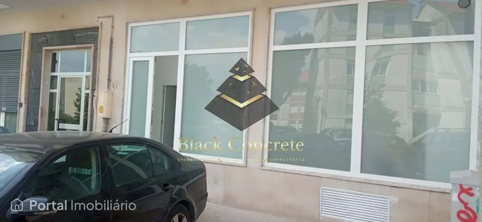 Imóvel comercial à venda em Almada