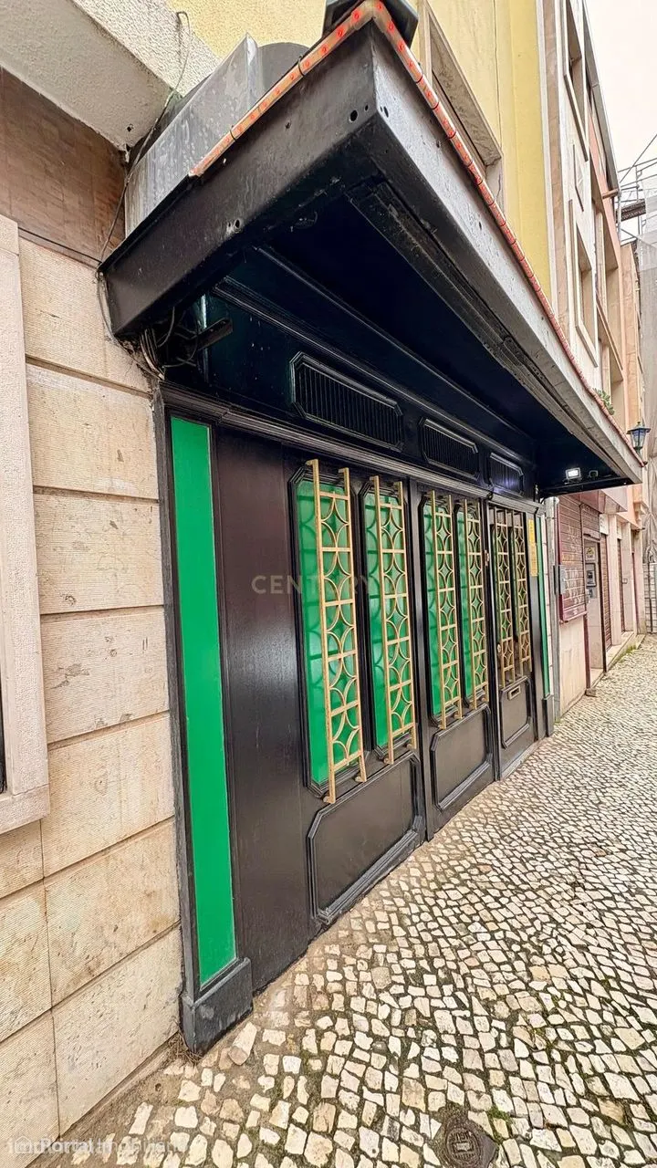 Loja e Bar junto à Avenida Duque de Loulé