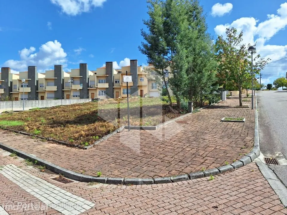 Lote de Terreno Venda em Molelos,Tondela