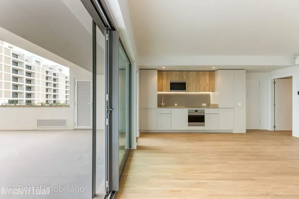 2-bedroom apartment for sale in Santo António dos Cavaleiros e Frielas