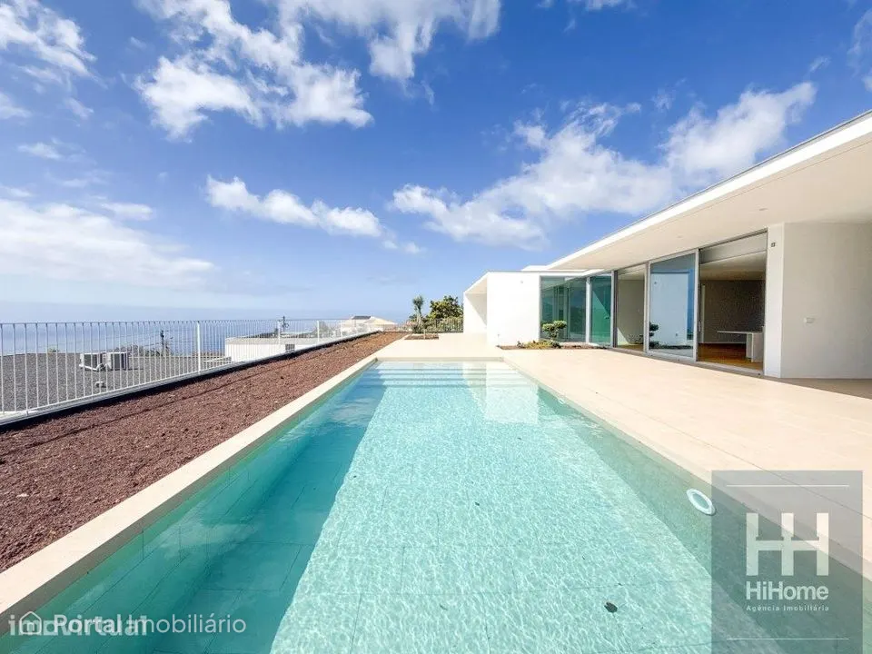 Moradia de luxo T4 térrea com vista mar no Estreito da Calheta