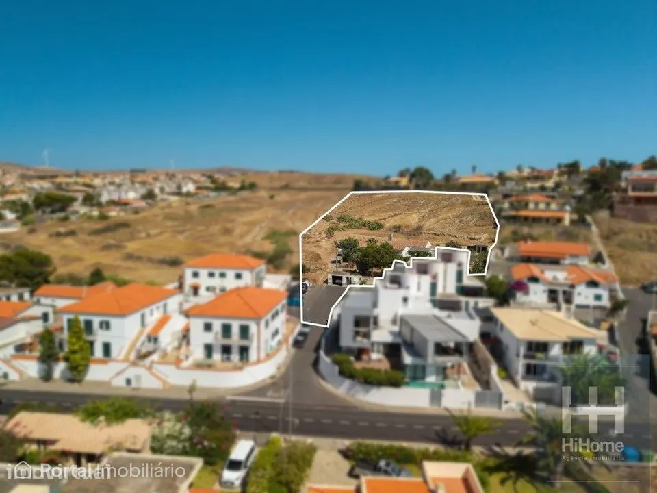 Moradia T4 com terreno de 13.200 m2 na Ilha do Porto Santo