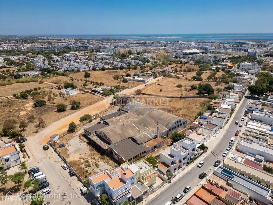 Terreno urbano com 9108 m2 e projeto aprovado para construção de 132 f